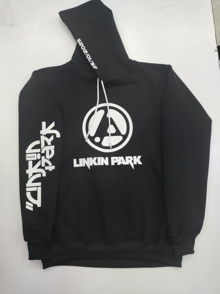 Hoodie negro con gráfico de banda estampado en el pecho